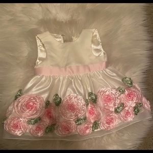 MUST HAVE! Newborn Dress. Perfect for pictures!